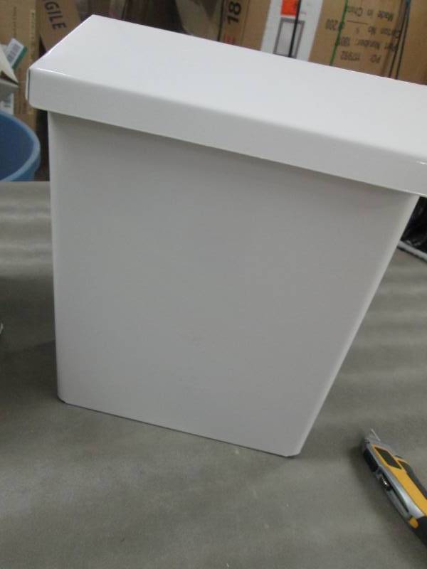 lot 176 image: Gilbrator Mailboxes Designer White ...