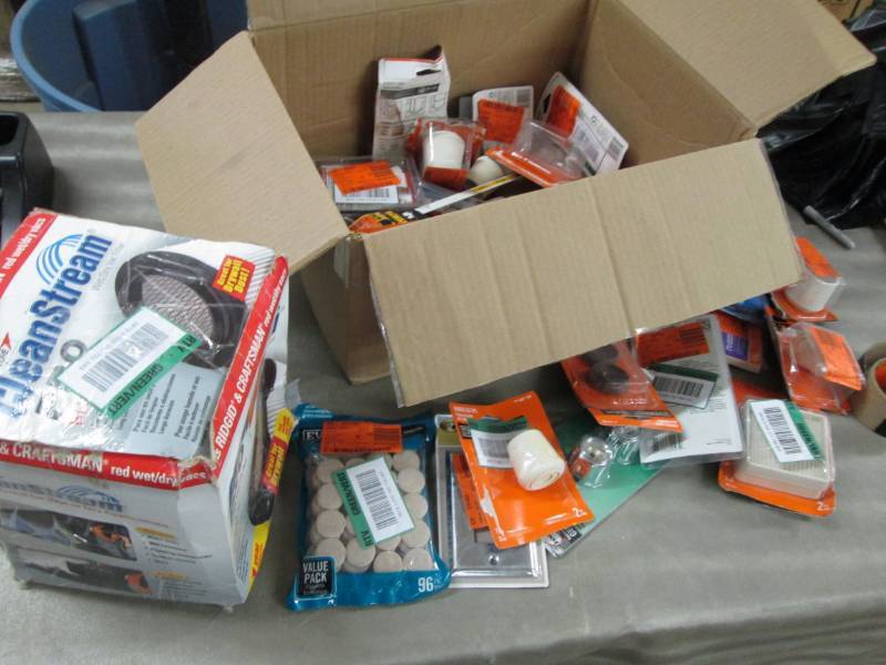 lot 182 image: Wet Vac Filter, Assorted Floor Prot...