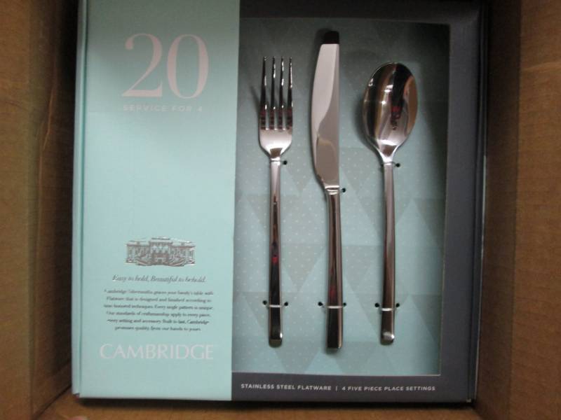 lot 221 image: Cambridge Beacon Mirror 20-Piece Fl...