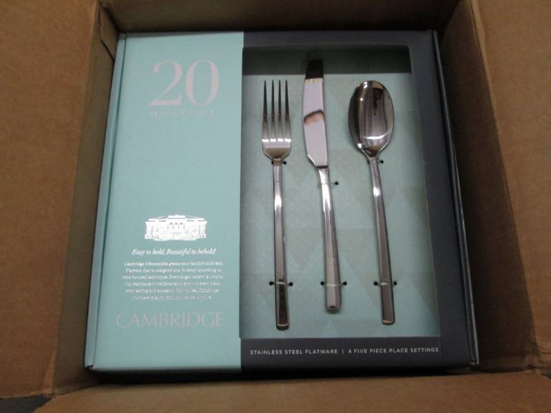 lot 222 image: Cambridge Beacon Mirror 20-Piece Fl...