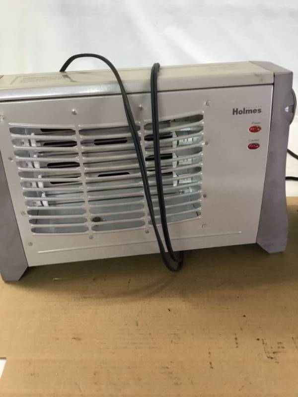 lot 51 image: Edison Home Fittings Heater and a Holmes Heater - Vintage Boat First Aid Kit - First Aid  Pak - It