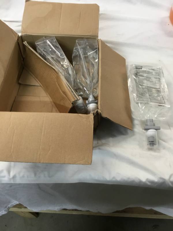 lot 64 image: Rubbermaid auto foam 1100 ml 3 bags