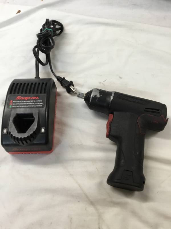 lot 67 image: Snap-on 38 impact wrench CT561 with charger