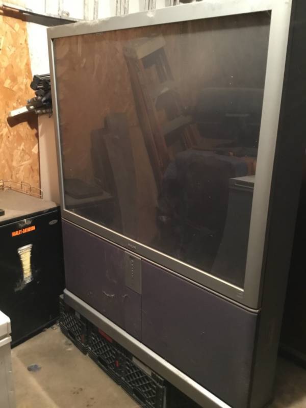 lot 74 image: Toshiba TV - HDTV - Works - 60 inch