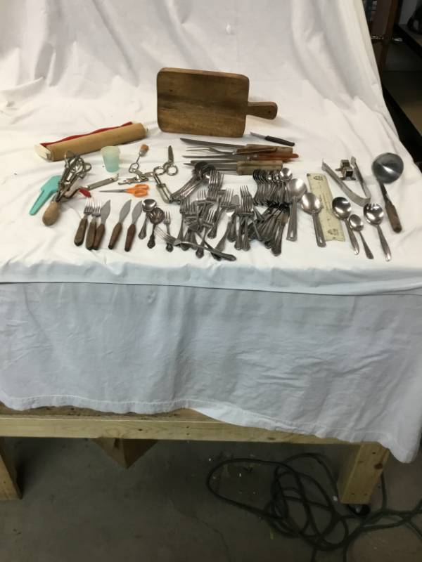 lot 86 image: Vintage Silverware, Knifes, Chopping block, rolling pin, and kitchen items