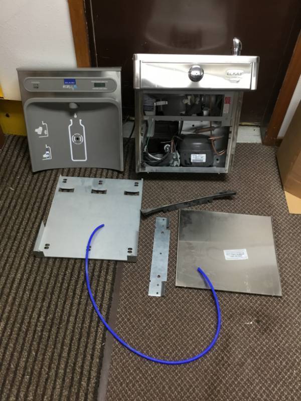 lot 1 image: Elkay Water Fountain - With Water Bottle Filler - EZH20 - Model