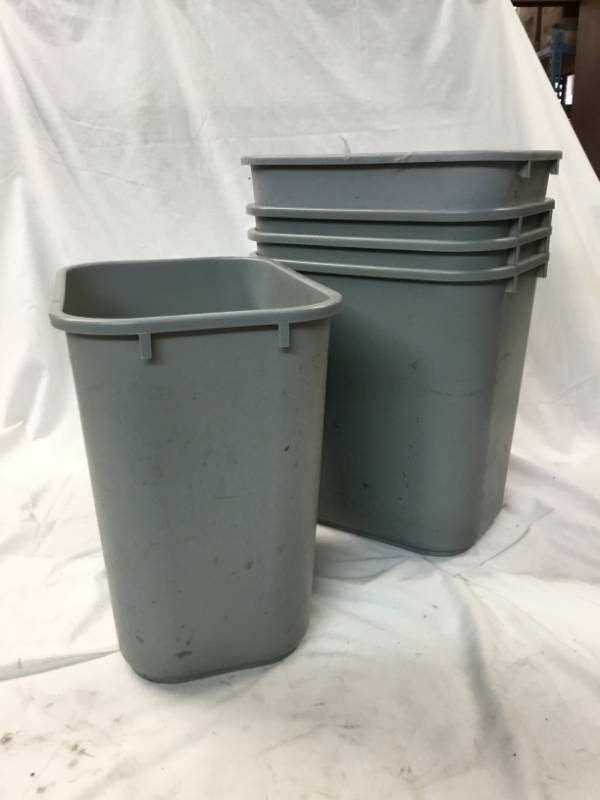 lot 104 image: 5 - Continental commercial garbage cans 7 Gallon  model 2818