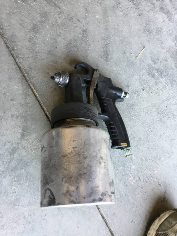 lot 113 image: Two Paint Sprayers - Untested One Black Handle and One Red Handled