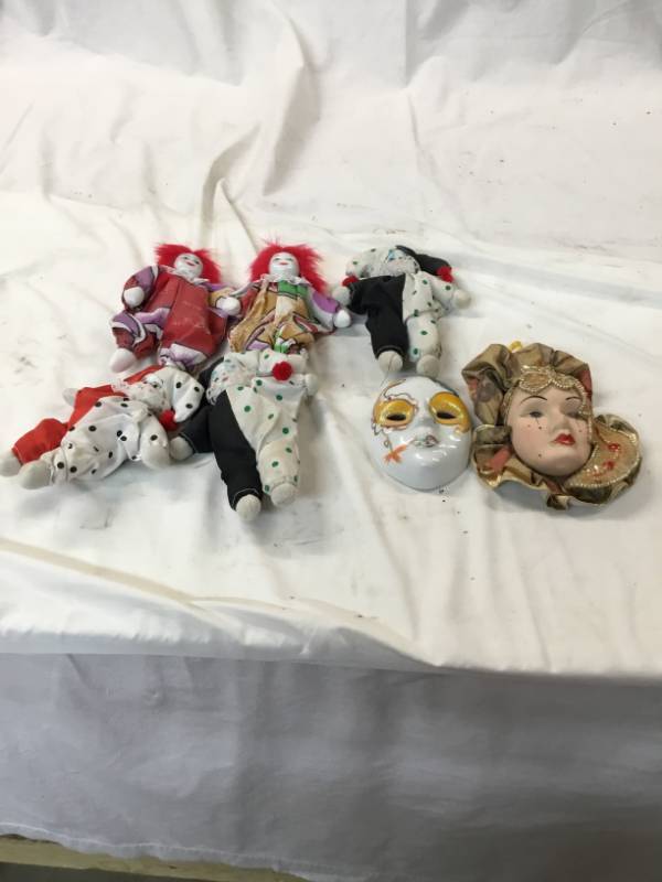 lot 150 image: 7 porcelain dolls and 2 masks