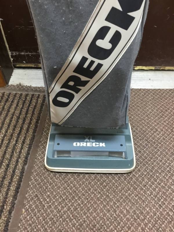 lot 156 image: Vacuum - XL Oreck - Works