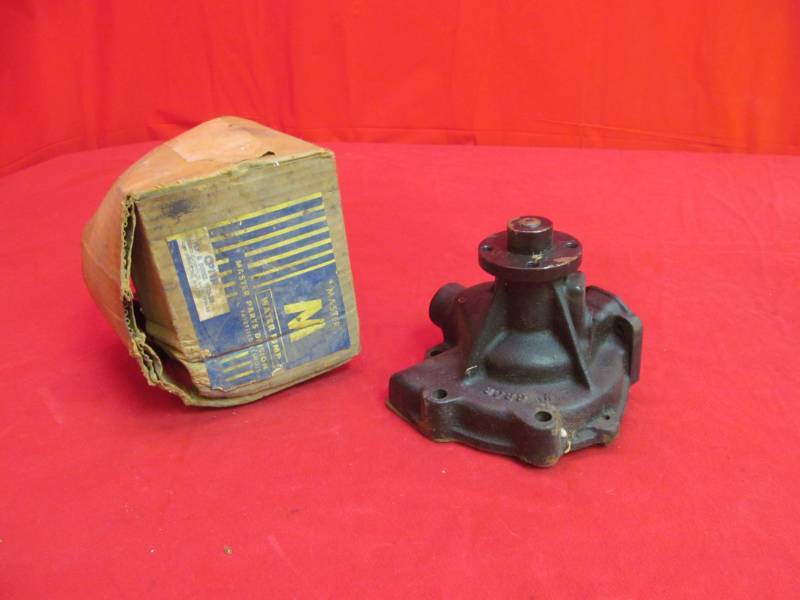 lot 20 image: vintage N O S  water pump