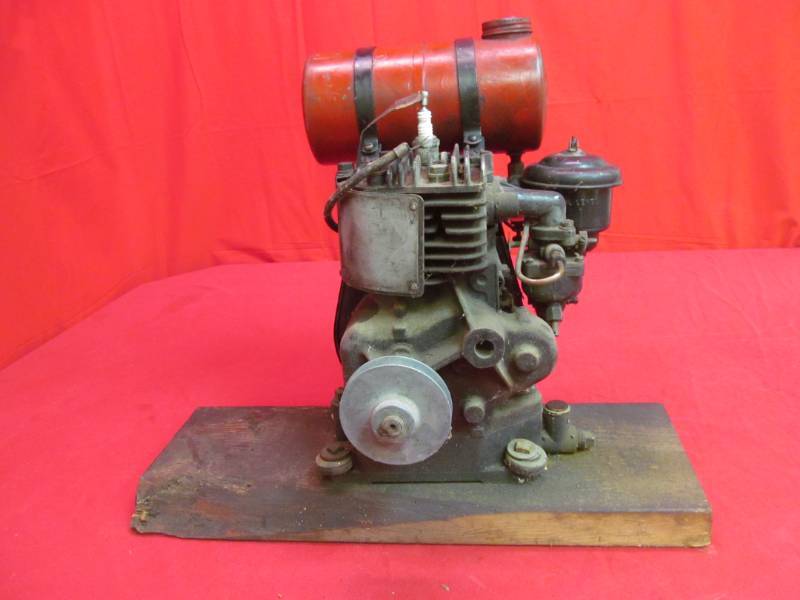 lot 21 image: vintage gas engine