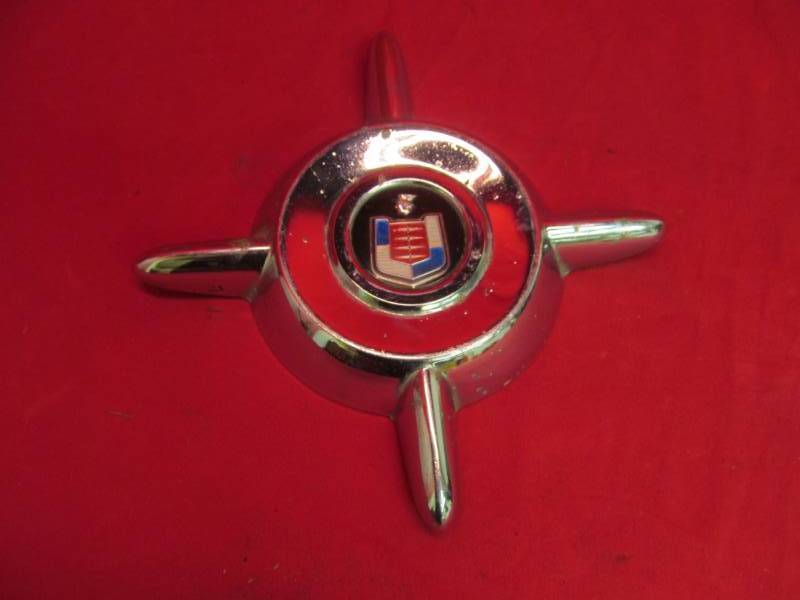 lot 33 image: vintage Mercury hub cap spinner
