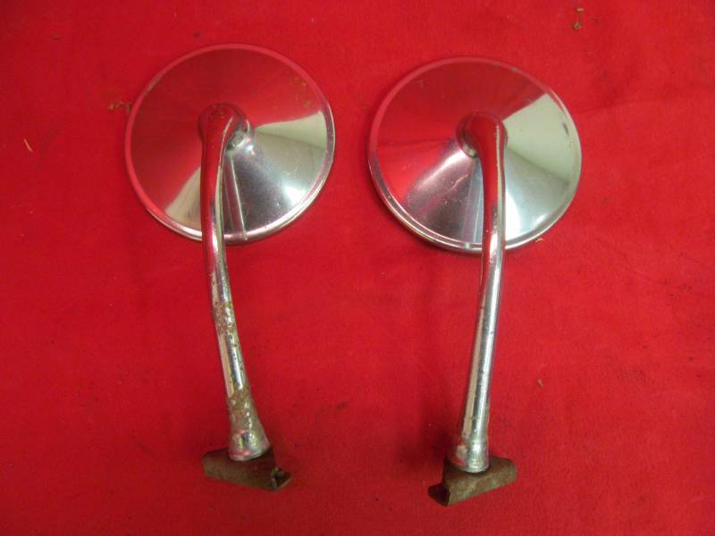 lot 39 image: Vintage Ford side mirrors