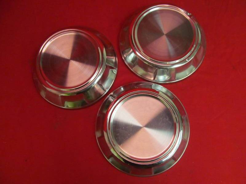 lot 43 image: hub caps