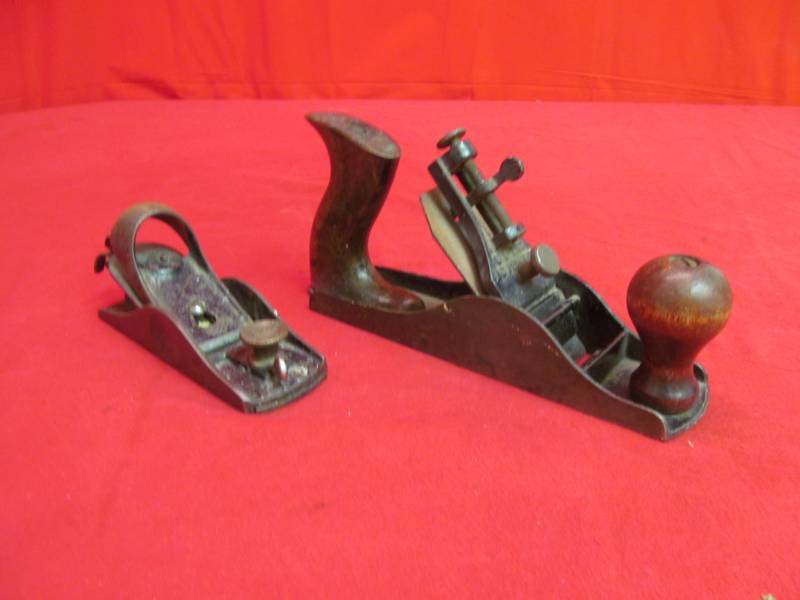 lot 52 image: wood planes