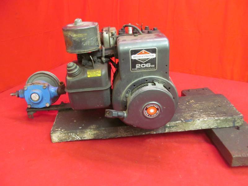 lot 62 image: Briggs and Stratton engine with pulley to run Hydro pump