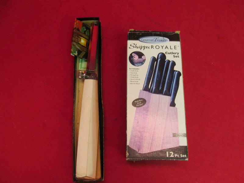 lot 80 image: knives