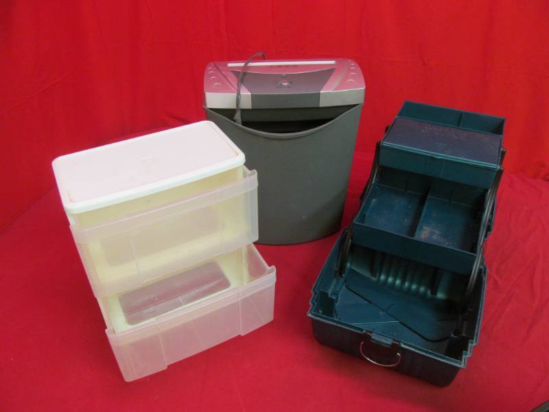 lot 94 image: Nova Teck paper shredder,  organizers