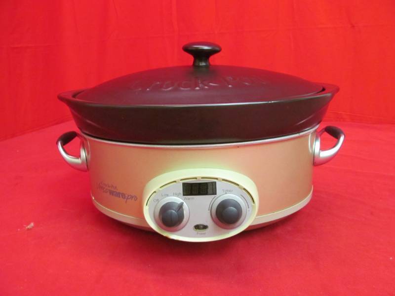 lot 95 image: Ware Pro crock pot
