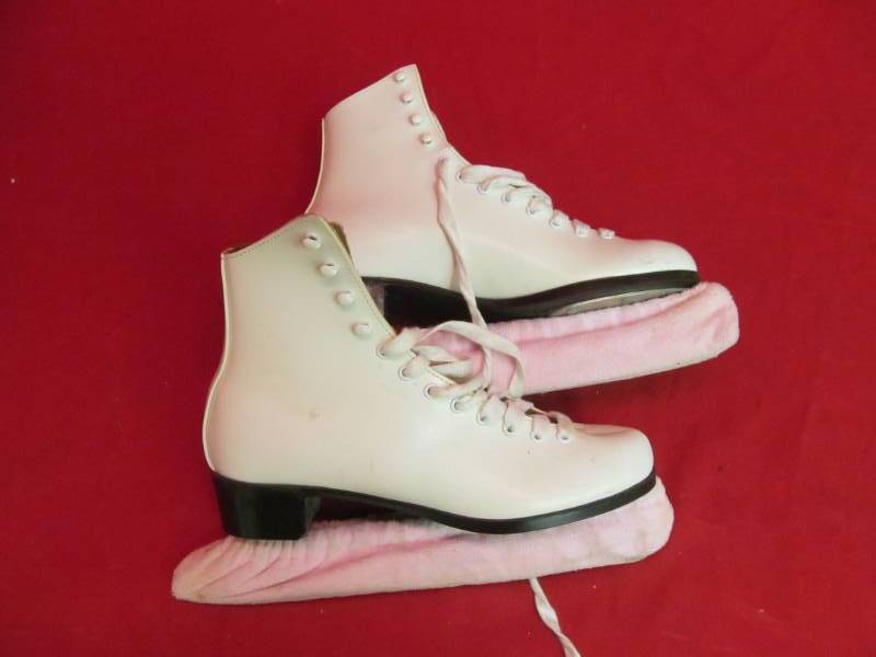 lot 107 image: figure skates