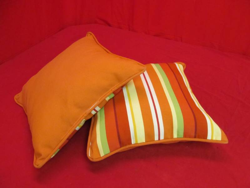 lot 109 image: Throw pillows