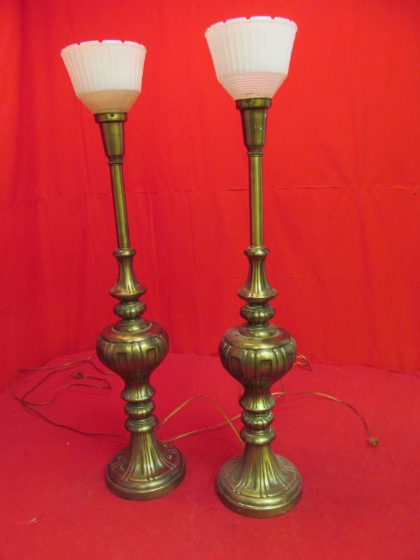 lot 135 image: vintage lamps