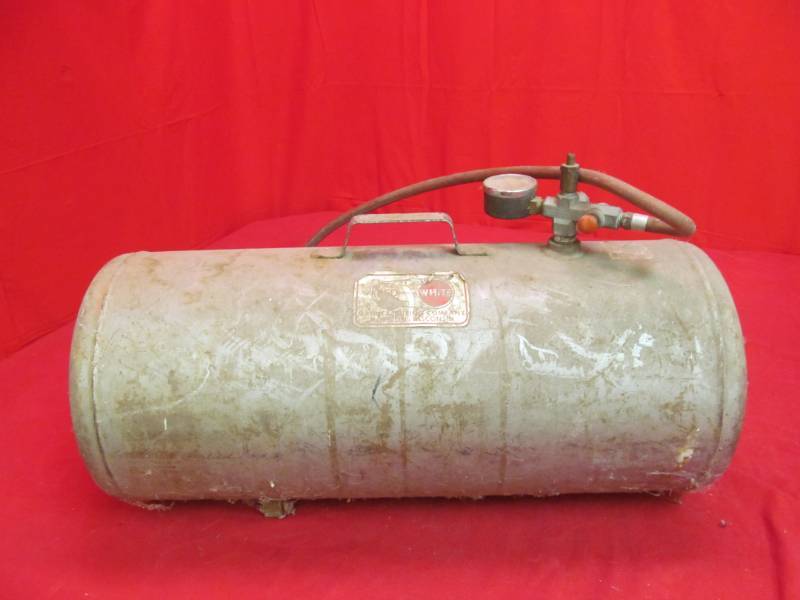 lot 143 image: Red and White air tank