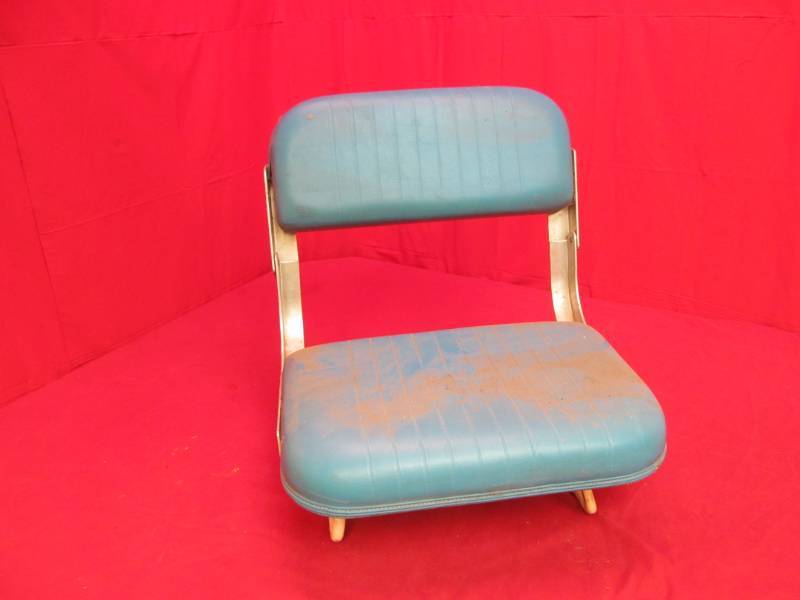 lot 145 image: swivel boat seat