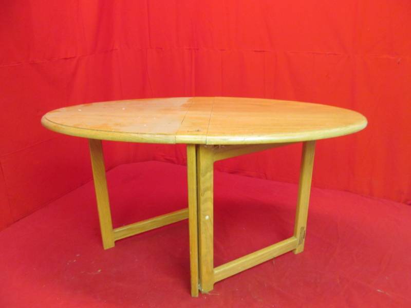 lot 146 image: occasional table