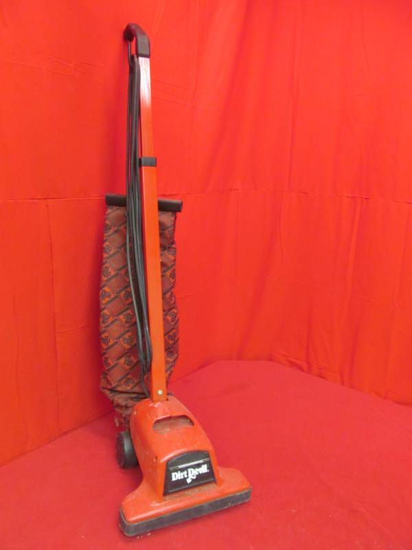 lot 148 image: Dirt Devil vaccum