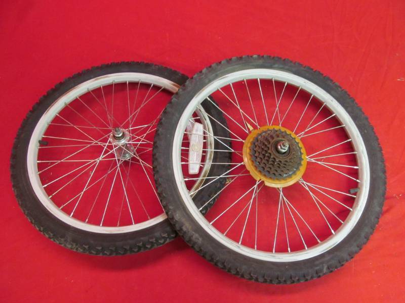lot 154 image: Bicycle tires