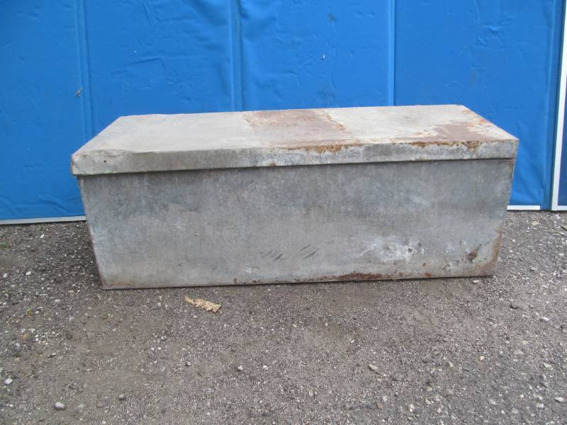 lot 160 image: vintage bait box