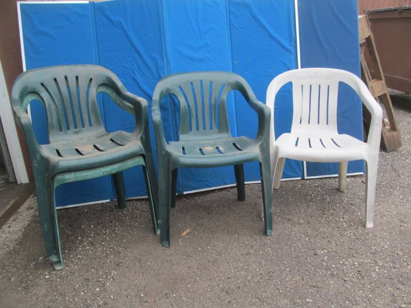 lot 162 image: patio chairs