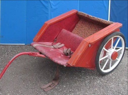 lot 165 image: Pull behind bike cart
