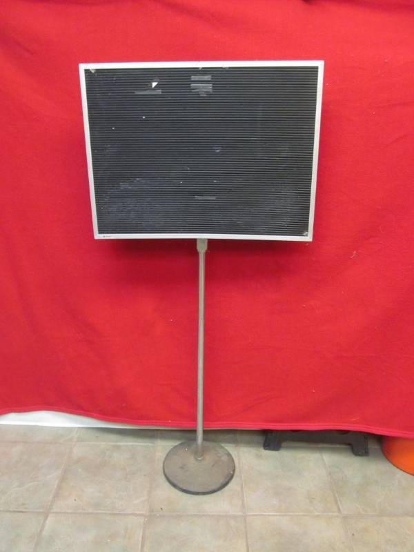 lot 186 image: Menu board