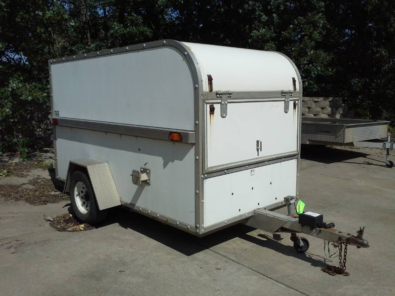 lot 2 image: 1998 Crystal Welding Enclosed Trailer