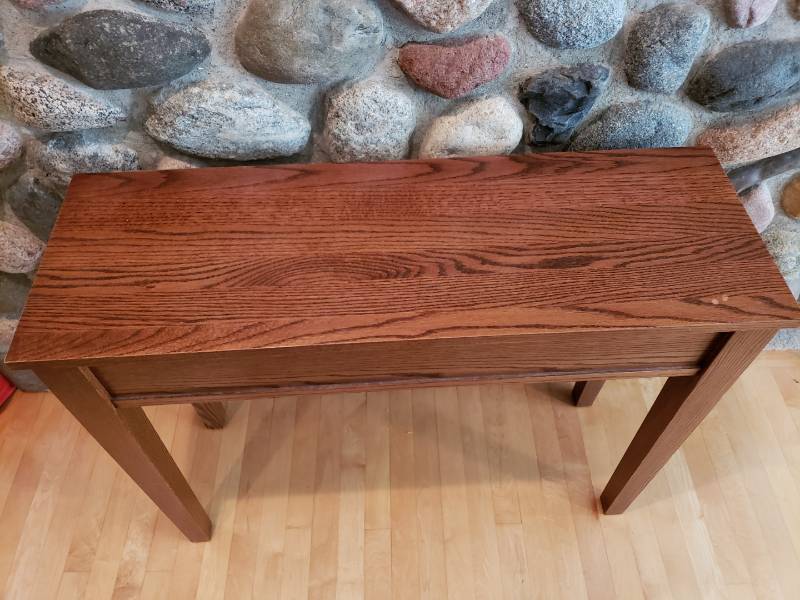 lot 5 image: Handsome Solid Oak Console Table