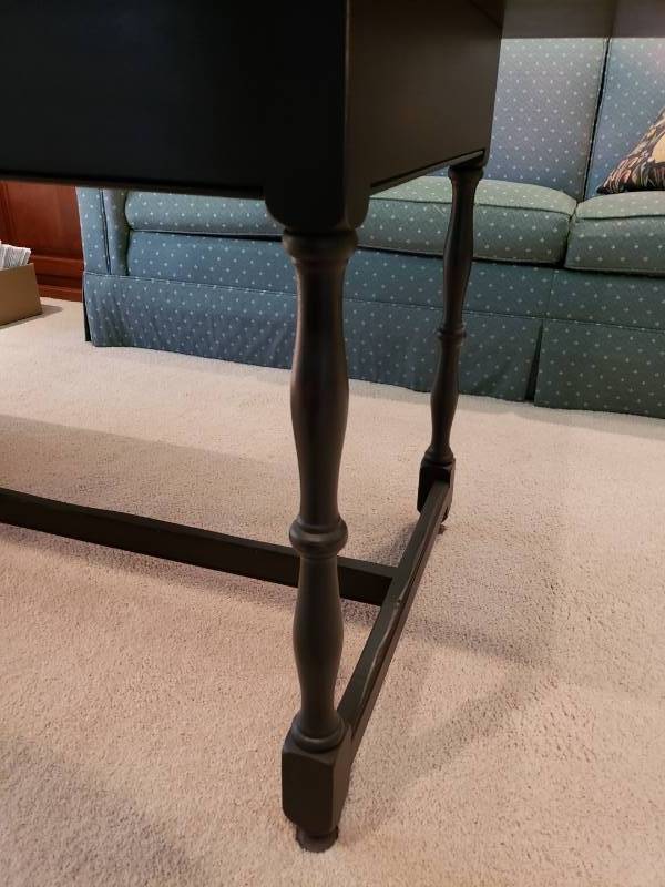 lot 6 image: Beautiful High-End Table with Drawer