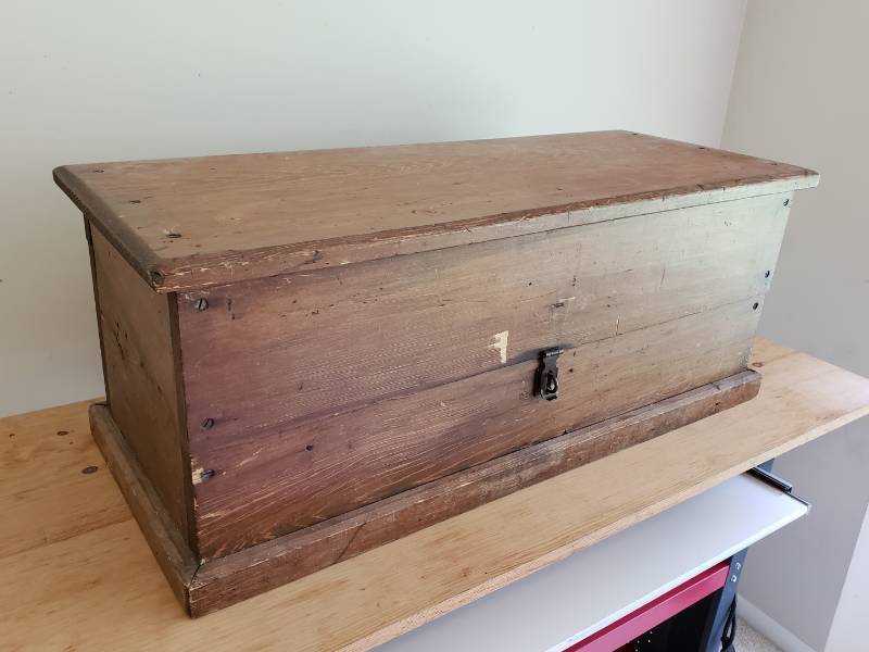 lot 15 image: Primitive Trunk w Milling Co Wood Inserts