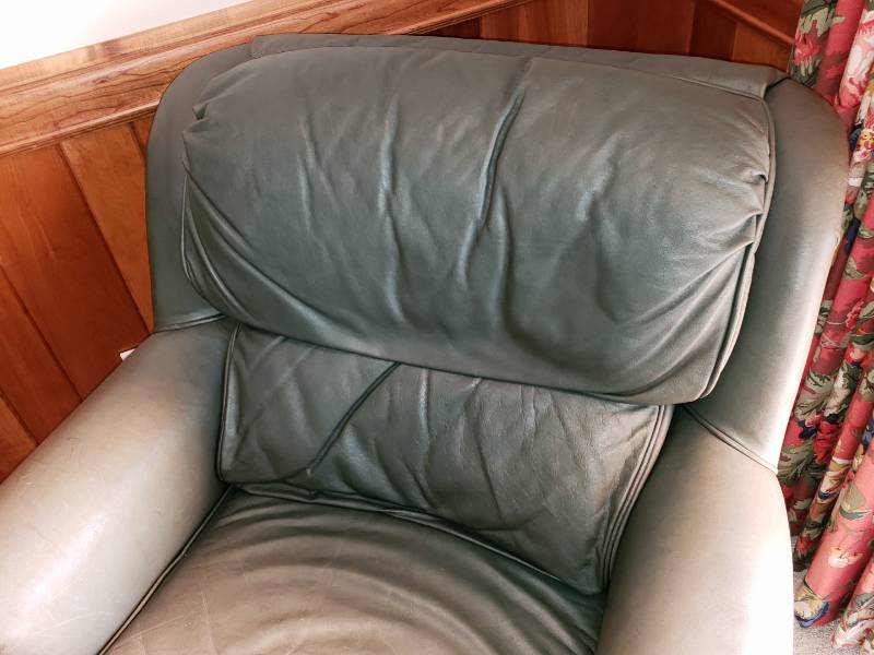 lot 17 image: High-end Leathercraft Green Leather Club Chair w Ottoman