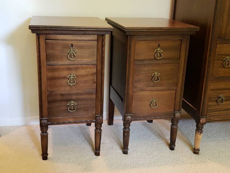 2 Antique Matching Nightstands St Cloud Moving Auction Drexel Furniture Leather Chairs Antique Furniture Patio Dining Room And More K Bid