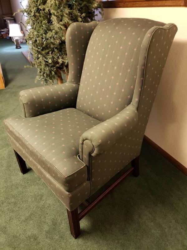 lot 36 image: Vanguard Furniture from Hickory, NC Upholstered Arm Chair