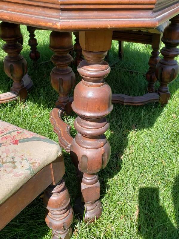 lot 46 image: Antique Solid Wood Table and Chair Dinning Set