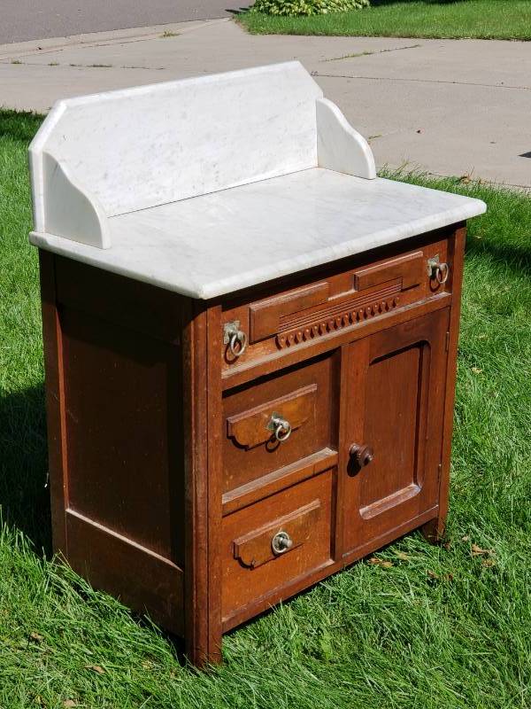 lot 48 image: Antique Victorian Dry Sink  Commode with Marble Top