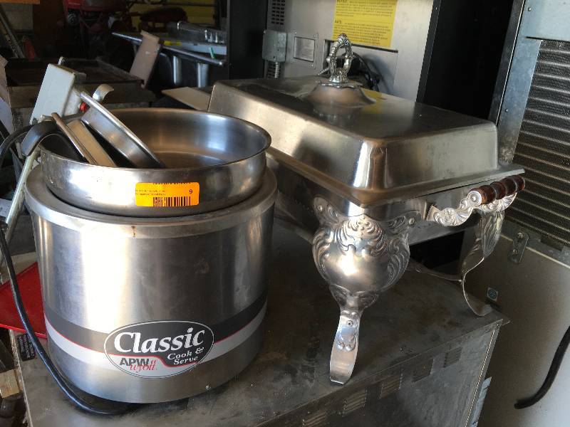 lot 9 image: Classic APW Wyott Cook & Serve Soup Container & Food Warmer RCW-11