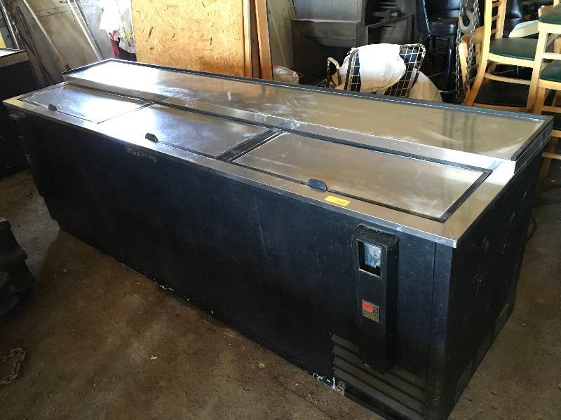 lot 49 image: 3 DOOR True Refrigerator TD9538