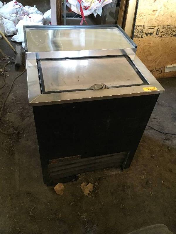 lot 50 image: True Refrigeration T-24-GC