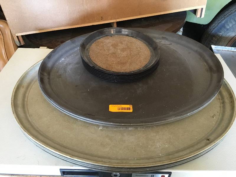 lot 55 image: Variety of Serving Trays