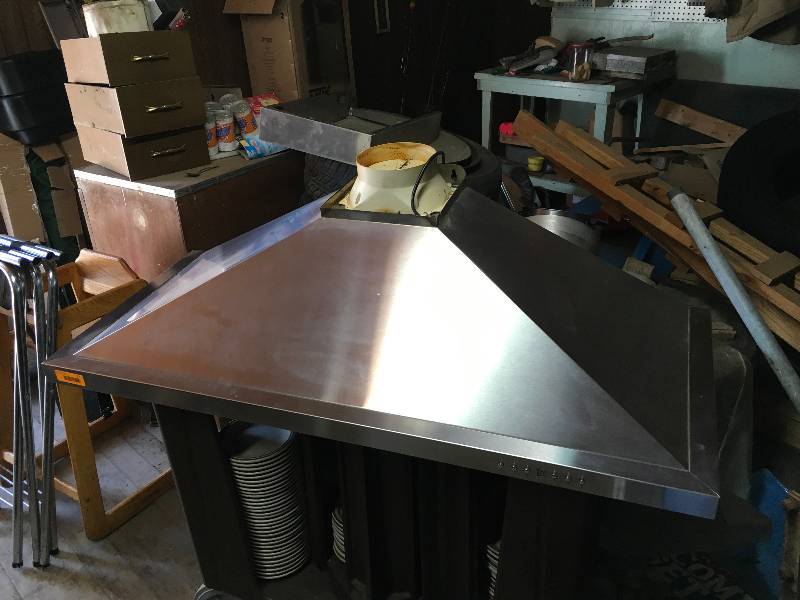 lot 57 image: Lighted Hood W Exhaust Fan KB48B